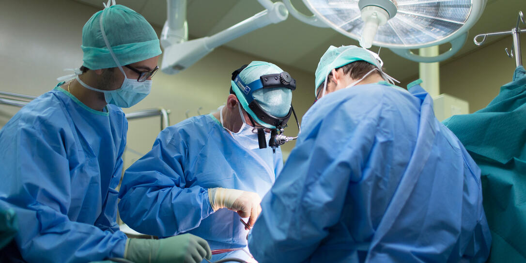 HERZOPERATION, OPERATIONSSAAL, OP, SPITALRAUM, SPITALRAEUME, RAEUMLICHKEITEN, CHIRURGIE, HERZOPERATION, HERZCHIRURGIE, KARDIOLOGIE, HERZCHIRURG, CHIRURG, KINDERARZT, MEDIZINER, DOKTOR, OPERATIONSTISCH CHUV,