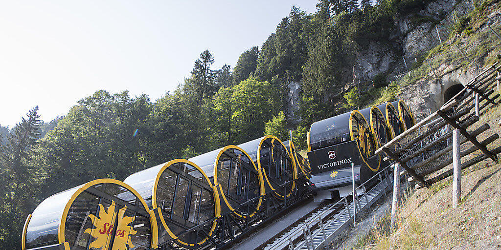 Bis zu 110 Prozent Steigung überwindet die Standseilbahn am Stoos - gekostet hat das Projekt 88 Millionen Franken. (Archivbild)