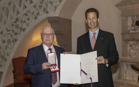 Ordensverleihung auf Schloss Vaduz