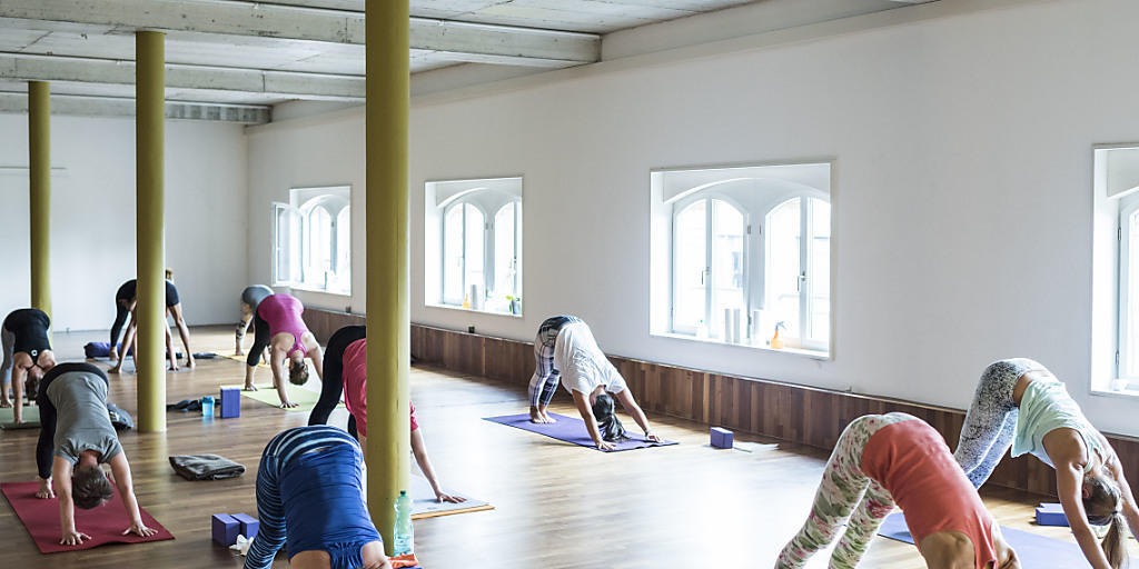 Yoga und Aquafit könnten MS-Patienten helfen, bestimmte Symptome zu reduzieren. (Symbolbild)