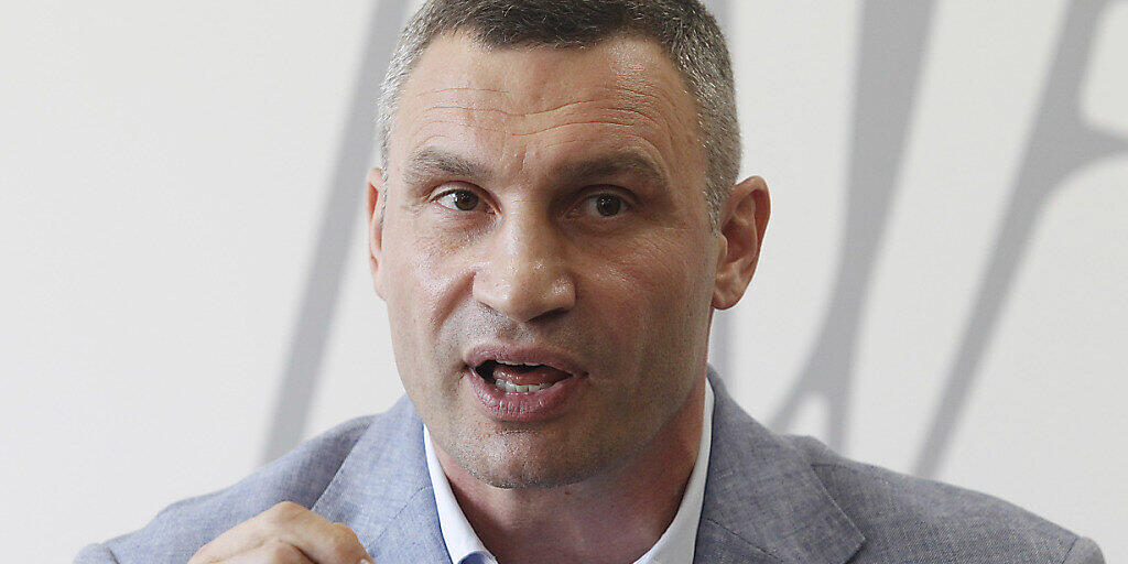 ARCHIV - Vitali Klitschko, ehemaliger Box-Profi und Bürgermeister von Kiew, spricht bei einer Pressekonferenz. Klitschko stllt sich am 25.10.2020 zur Wiederwahl als Bürgermeister in der Hauptstadt. Foto: Serg Glovny/ZUMA Wire/dpa