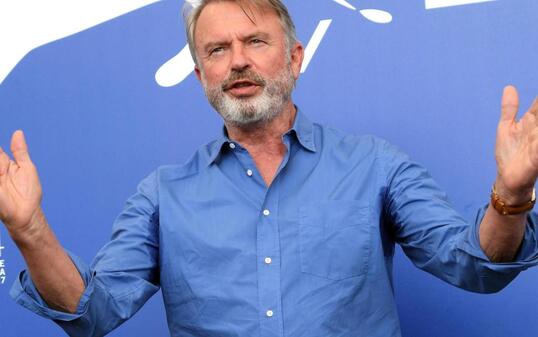 ARCHIV - Sam Neill, Schauspieler aus Neuseeland, während des 74. Filmfestivals in Venedig bei einem Photocall zu seinem Film «Sweet Country». Die Dreharbeiten zu «Jurassic World: Dominion» sind beendet und Neill hat lobende Worte für das Team. (zu dpa: «Sam Neill lobt «Jurassic World: Dominion»-Team nach Drehende») Foto: Claudio Onorati/ANSA/AP/dpa