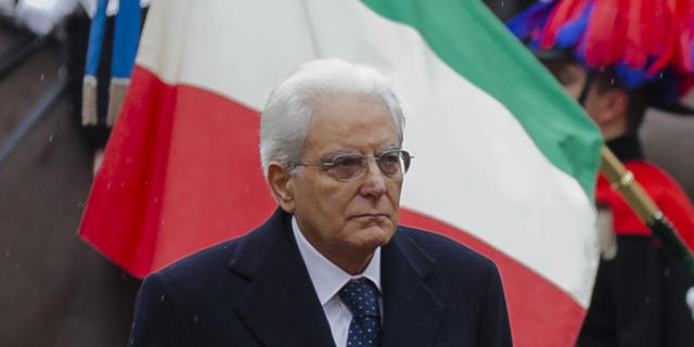 Italiens neuer Präsident Mattarella vor dem Palazzo Quirinale