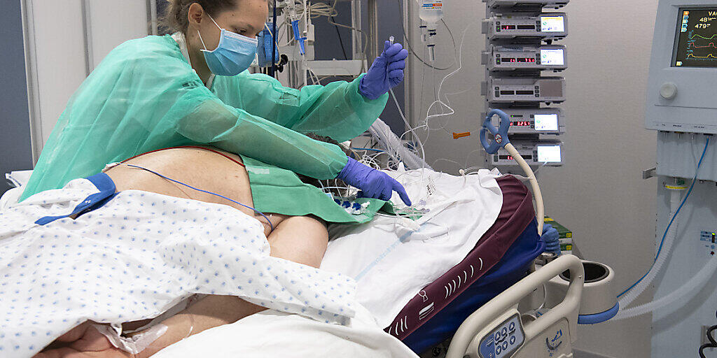 Notfallstation mit einem Coronavirus-Patient im Lausanner Universitätsspital Chuv.