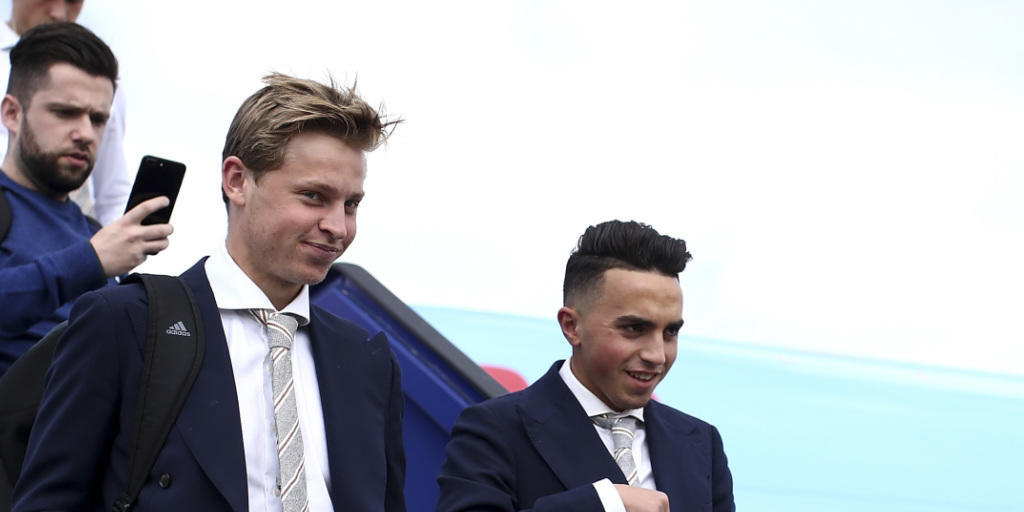 Ajax Amsterdams Abdelhak Nouri (rechts) brach in einem Testspiel zusammen