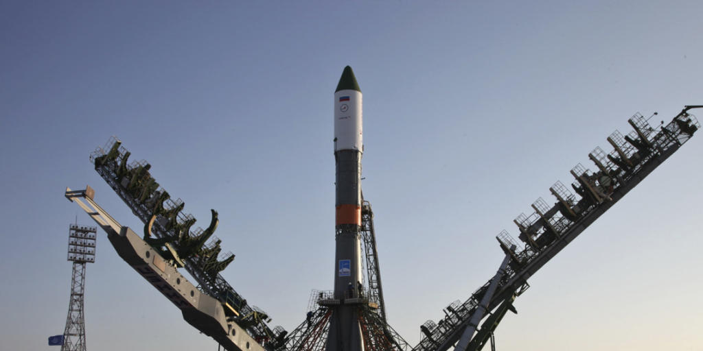 Die Sojus-Trägerrakete mit dem "Progress"-Transporter noch intakt - kurz nach dem Start stürzte der Raumfrachter ab. (Archiv)