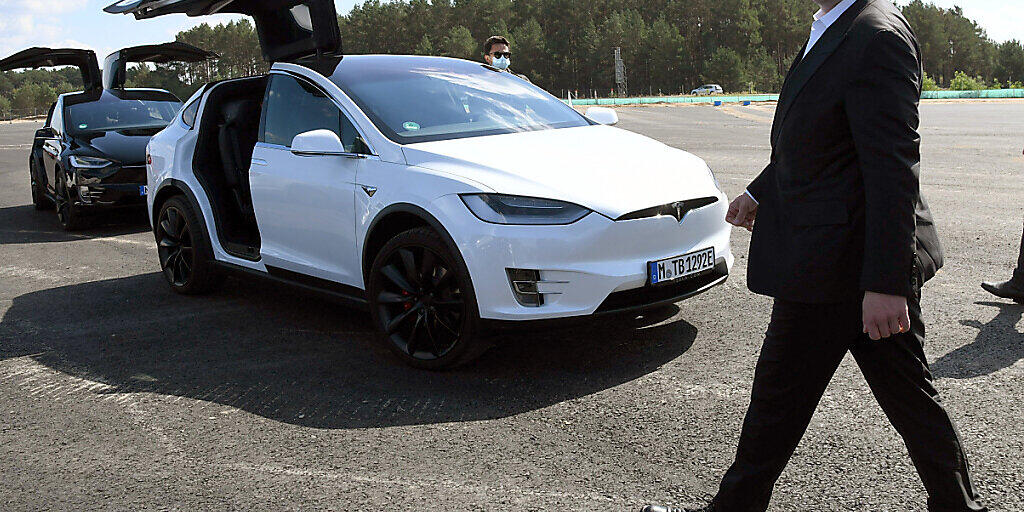 Der Elektroautopionier Tesla hat im dritten Quartal 2020 einen rekordhohen Umsatz erzielt. In deutschen Bundesland Brandenburg baut der US-Konzern eine neue Fabrik. (Archivbild)