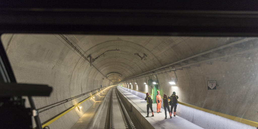 Die Vorbereitungen für die Feste rund um die ersten Zugfahrten durch den neuen Gotthard-Basistunnel laufen bereits. (Archivbild)