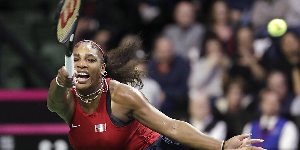 Serena Williams kämpft in extremis um den Ball - und auch um einen Rekord.