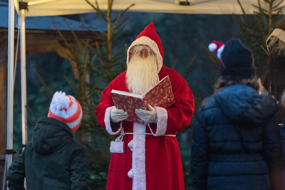 Samichlaus besucht die Heuwiese