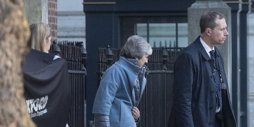 May weht weiterhin kalter Wind entgegen: Am Donnerstag lehnte das britische Unterhaus Anträge der Regierung ab.