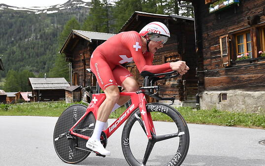Im digitalen Radrennen wird Stefan Küng zu Hause auf einem Hometrainer fahren - statt wie hier an der Tour de Suisse 2019 im Goms