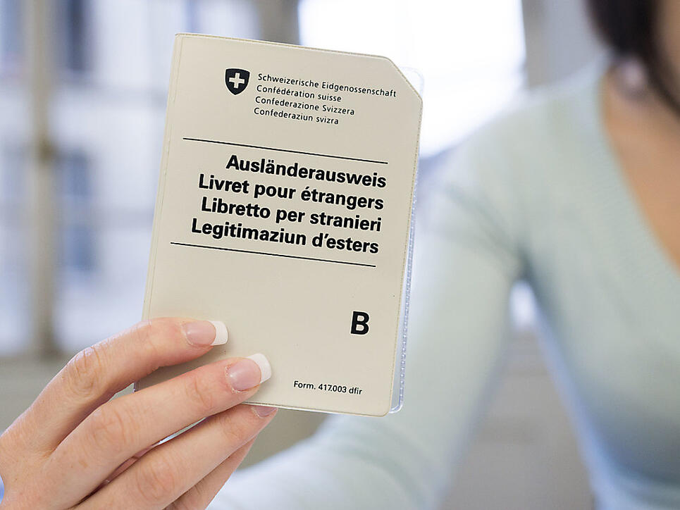Der Bundesrat verlängert die Ventilklausel für Staatsangehörige von Rumänien und Bulgarien. Damit werden Aufenthaltsbewilligungen in der Schweiz beschränkt abgegeben. (Symbolbild)