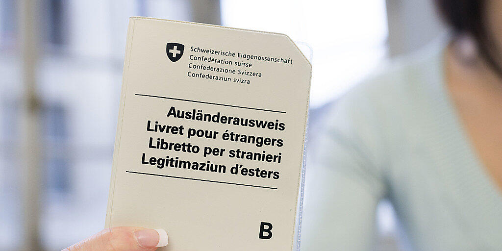 Der Bundesrat verlängert die Ventilklausel für Staatsangehörige von Rumänien und Bulgarien. Damit werden Aufenthaltsbewilligungen in der Schweiz beschränkt abgegeben. (Symbolbild)