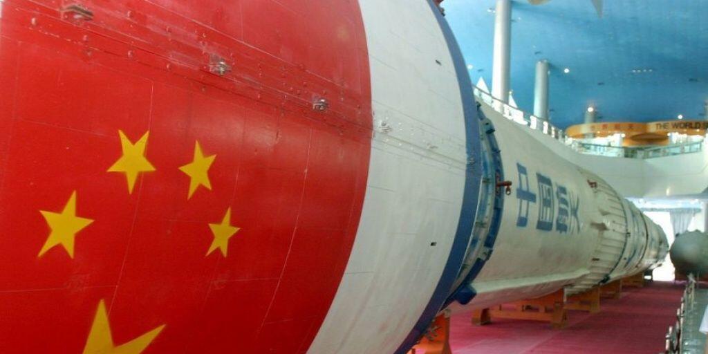 China hat erstmals eine Rakete von einem Schiff aus gestartet. Mit dieser kostengünstigen Variante erhofft sich das Land einen Vorteil im wachsenden Markt der Satelliten mit geringem Neigungswinkel. (Symbolbild)