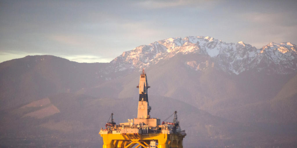 Ölplattform auf einem Transportschiff im Westen der USA: In Alaska gab Shell mehrere Lizenzen schon früher auf, nun folgte ein ähnlicher Schritt in Kanada. (Archivbild)