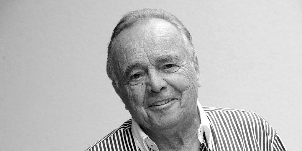 Jahrelang stand Schauspieler Dieter Bellmann als Professor Gernot Simoni, Chef der "Sachsenklinik", in der deutschen TV-Serie "In aller Freundschaft" vor der Kamera. Nun ist Bellmann im Alter von 77 Jahren gestorben. (Archivbild)