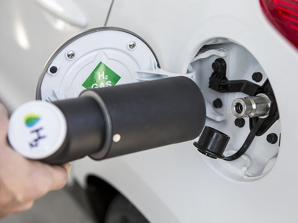Die erste öffentlich zugängliche Wasserstoff-Tankstelle der Schweiz wurde im November 2016 in Hunzenschwil AG eröffnet.