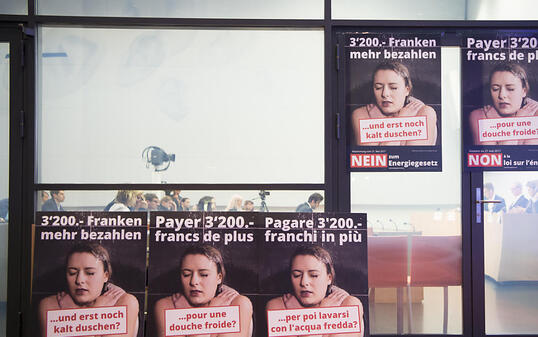 Das "Kaltduschen-Argument" des Nein-Lagers gegen das Energiegesetz war bei vielen Gegner ausschlaggebend für den Stimmentscheid. Eine deutliche Mehrheit der Bevölkerung lehnt aber mittlerweile Atomkraftwerke ab. Deshalb kam die Energiestrategie komfortabel durch. (Archivbild)