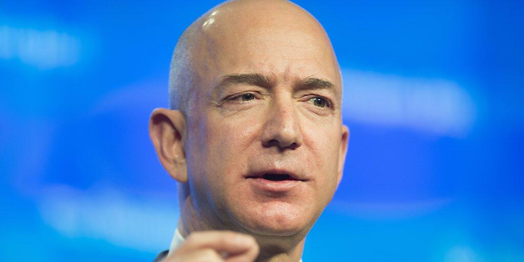 Amazon-Chef Jeff Bezos (Bild) hat dem Microsoft-Gründer Bill Gates den Rang als reichster Mensch der Welt abgelaufen. (Archivbild)