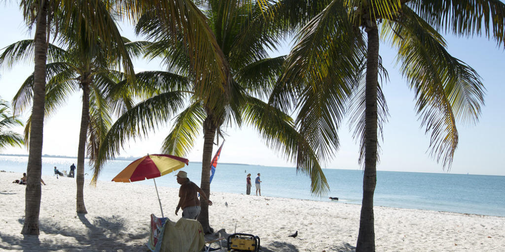 Kleinkredite für Ferien am Palmenstrand dürfen ab nächstem Jahr nicht mehr beworben werden. (Archivbild)
