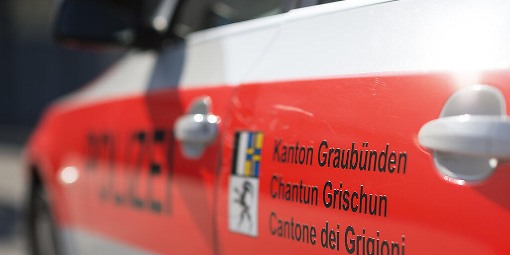 Die Kantonspolizei Graubünden sucht nach fünf Räubern, die am Dienstag in einer Samnauner Bijouterie eine Millionenbeute gemacht haben sollen. (Symbolbild)