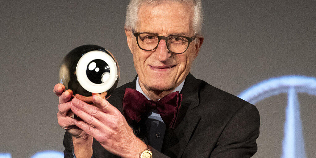 Der Zürcher Regisseur Rolf Lyssy ist am Montagabend im Zürcher Kino Corso mit dem Career Achievement Award des Zurich Film Festival (ZFF) ausgezeichnet worden.