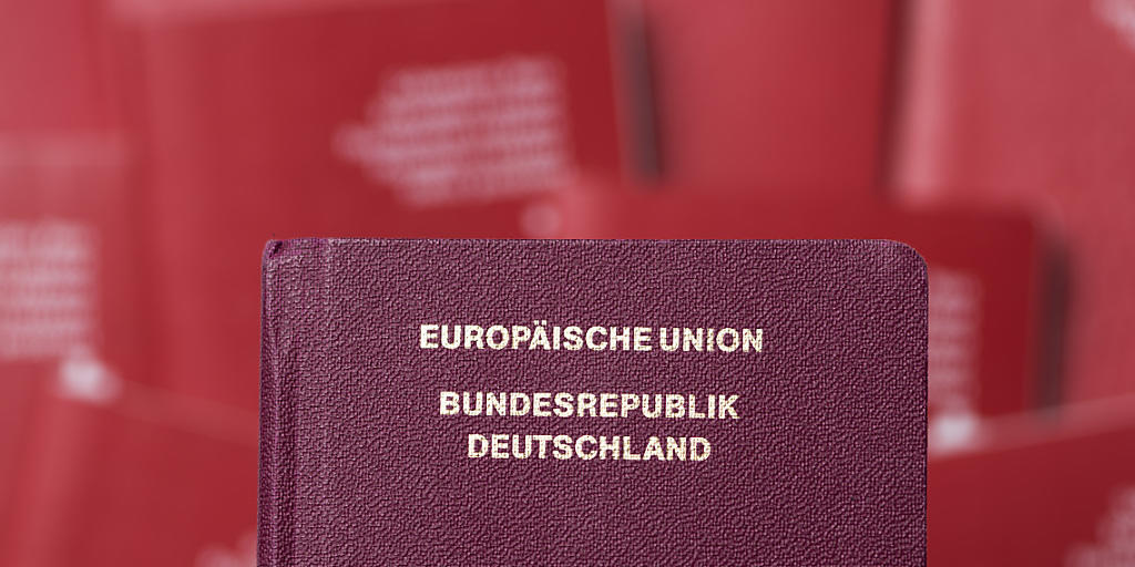 Viele Deutsche fühlen sich nach einer neuen Analyse in der Schweiz sehr wohl und wollen kaum in ihre Heimat zurückkehren. (Symbolbild) Viele Deutsche fühlen sich nach einer neuen Analyse in der Schweiz sehr wohl und wollen kaum in ihre Heimat zurückkehren. (Symbolbild)