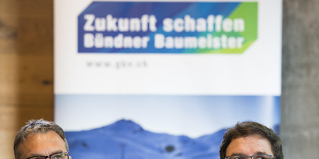 Geschäftsführer Andreas Felix (links) und Präsident Markus Derungs an der Generalversammlung des Graubündnerischen Baumeisterverbandes: Demut war angesagt.