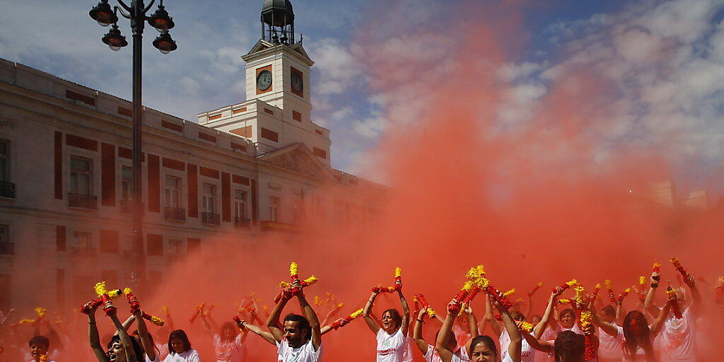 Das rote Pulver symbolisiert das Blut der rund 20'000 Stiere, die in Spanien jährlich bei Corridas getötet werden.