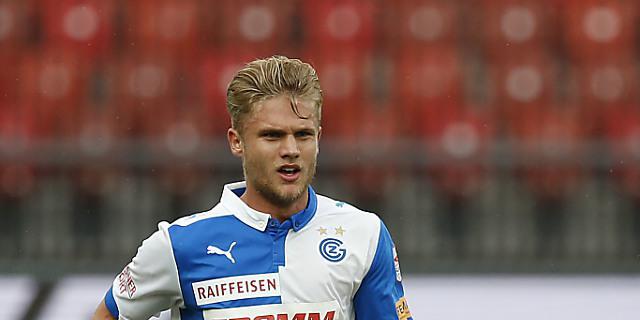 Alexander Merkel stürmt für das Nationalteam von Kasachstan.