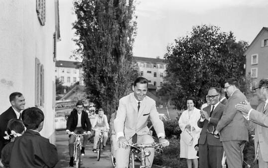 Er steht im Zentrum des Memorials in Zürich-Oerlikon: der 2016 verstorbene Ferdy Kübler