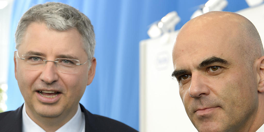 Roche-Chef Severin Schwan und Bundesrat Alain Berset an der Eröffnungsfeier des neuen Turms. Roche-Chef Severin Schwan und Bundesrat Alain Berset an der Eröffnungsfeier des neuen Turms.