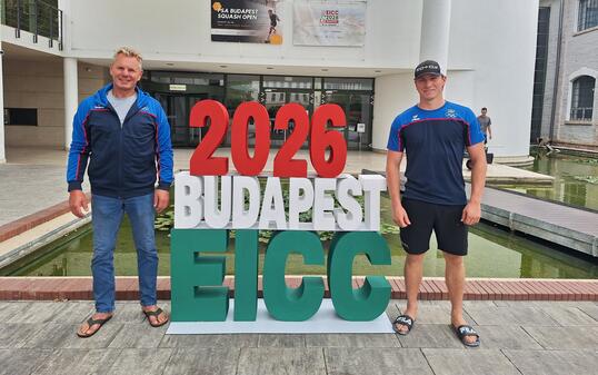 Vater und Trainer Peter Maier zusammen mit David Maier in Budapest