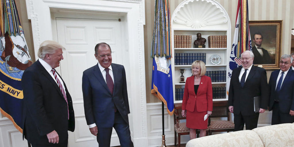 Beim Treffen im Oval Office gibt man sich versöhnlich: Trump und Lawrow (v.l.) hoffen auf eine Annäherung zwischen der USA und Russland.