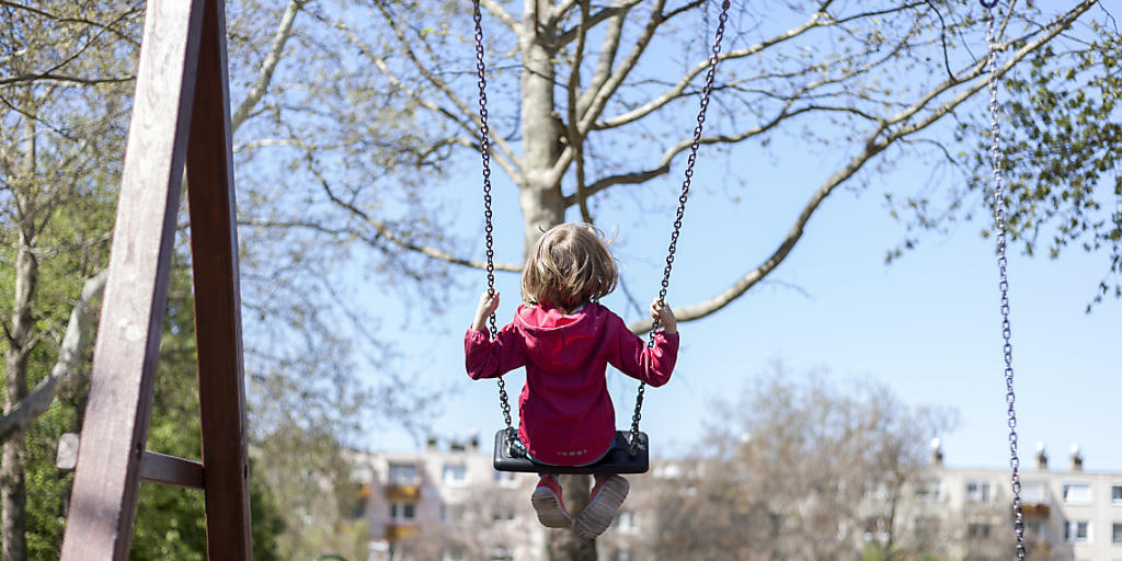 Auch der Spielplatz muss jährlich in den Service. Nur so können bleibende Schäden und versteckte Gefahren beseitigt werden. (Symbolbild) Auch der Spielplatz muss jährlich in den Service. Nur so können bleibende Schäden und versteckte Gefahren beseitigt werden. (Symbolbild)