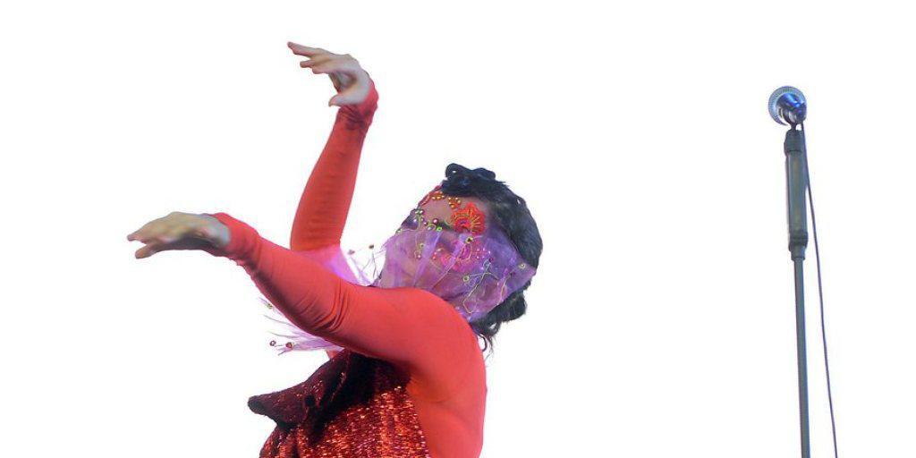 Björk - hier letzten Sonntag am Citadel Music Festival in Berlin - bricht ihre Tour am Donnerstag nach einem Auftritt im britischen Charlbury ab (Archiv)