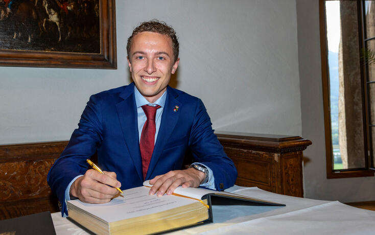 Eintragung Goldenes Buch in Vaduz