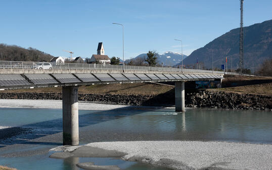 20230221 Rheinbrücke - Winter