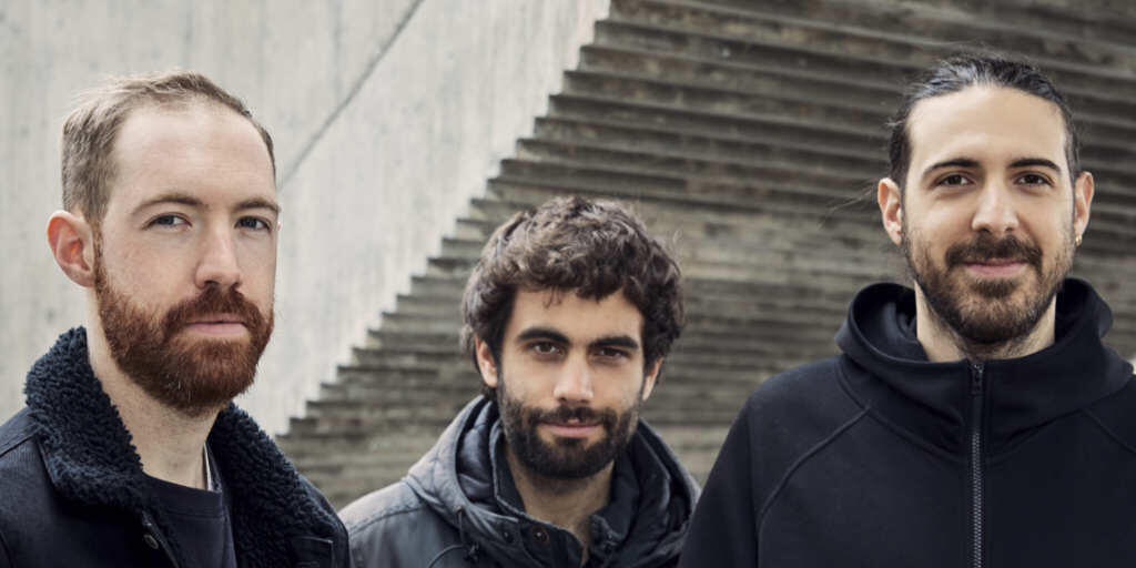 Die Gewinner des diesjährigen ZKB Jazzpreises (von Links): Schlagzeuger Arthur Hnatek, Bassist Fabien Iannone und Saxofonist Francesco Geminiani.