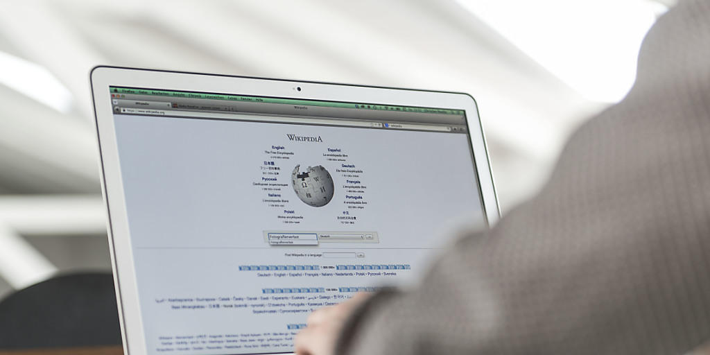 Die Online-Enzyklopädie Wikipedia wird gerne zur Optimierung der PR genutzt. (Symbolbild)