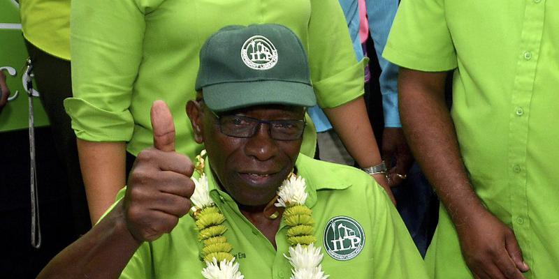 Jack Warner, obwohl vor einer Woche für eine Nacht hinter Gittern, scheint in Trinidad wieder guter Dinge zu sein