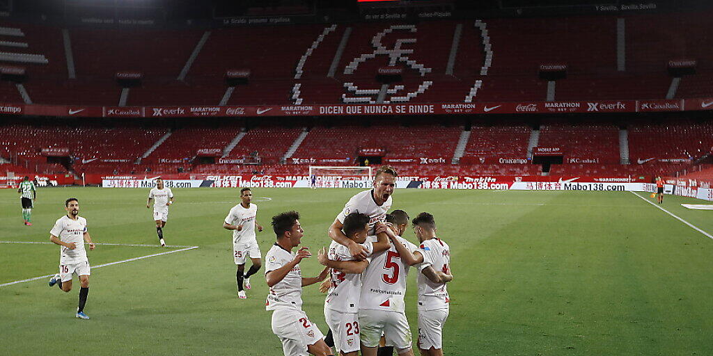 Grosser Jubel im leeren Stadion: Der FC Sevilla schlägt den Stadtrivalen Betis bei der Wiederaufnahme