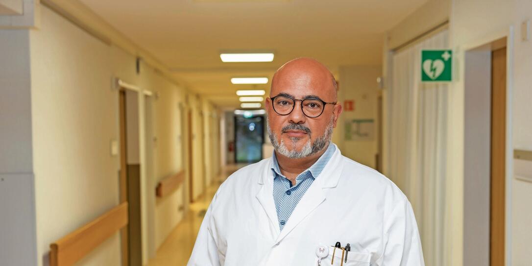 Dr. med. Thomas Vasken Karajan ist Ärztlicher Direktor, Chefarzt Innere Medizin und Mitglied der Spitalleitung.