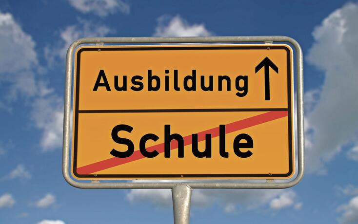 German road sign school and apprenticeship