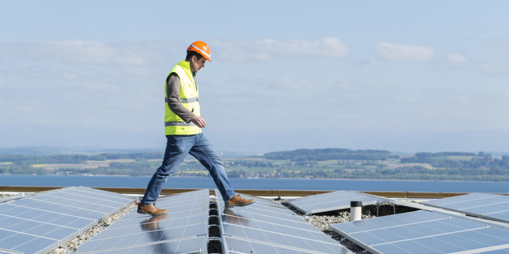 Technologien zur Speicherung von Strom aus Solar- und Windkraftwerken entwickeln sich rasant. Forscher sehen die Speicherung nicht als unlösbarer Problem. (Symbolbild)
