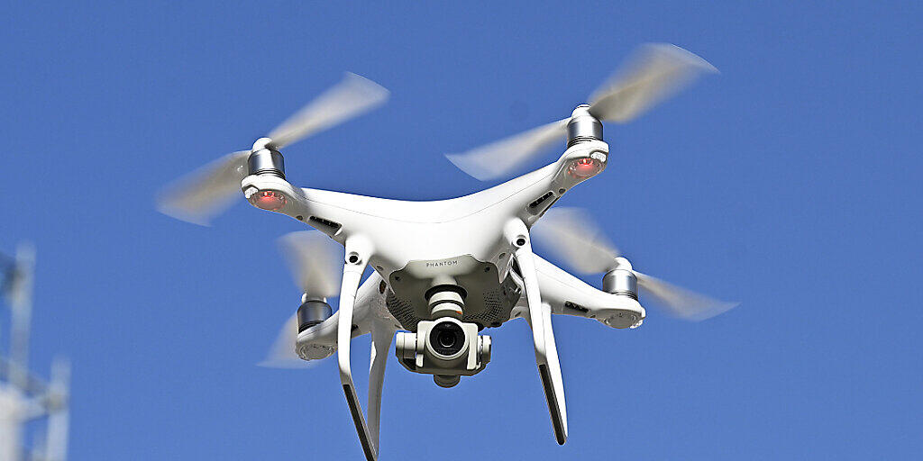 Für eine Drohne mit Kamera gilt in der Schweiz ab 1. Juni 2020 eine Registrierungspflicht. (Themenbild)