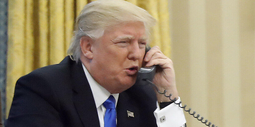 US-Präsident Donald Trump bei einem Telefongespräch im Weissen Haus. (Archivbild)