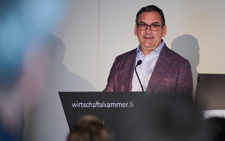 Martin Meyer bei seiner Abschiedsrede als Präsident der Wirtschaftskammer Liechtenstein