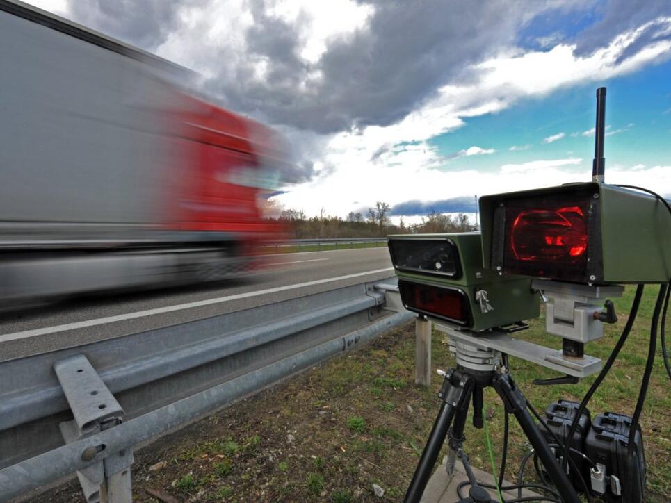 Um Schweizer Raser auszubremsen, will Baden-Würtemberg auf der Autobahn A81 ein Tempolimit uns schärfere Kontrollen einführen. (Themenbild)